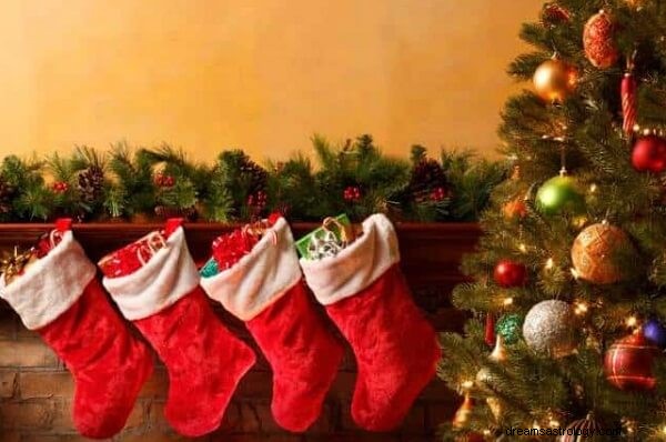 クリスマスの夢の意味と解釈:クリスマスの飾り付けの夢を見る意味とは?