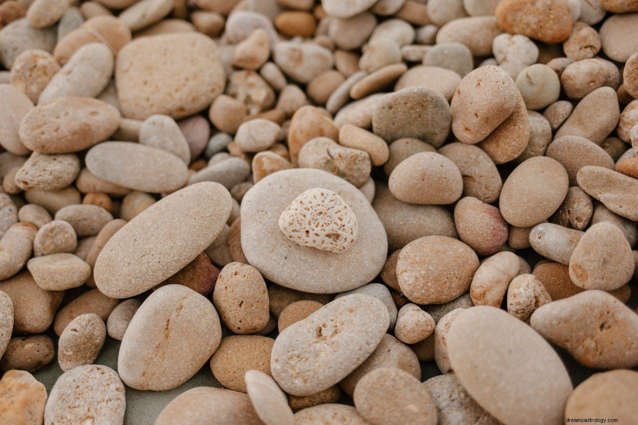 O significado e a interpretação dos sonhos com pedras