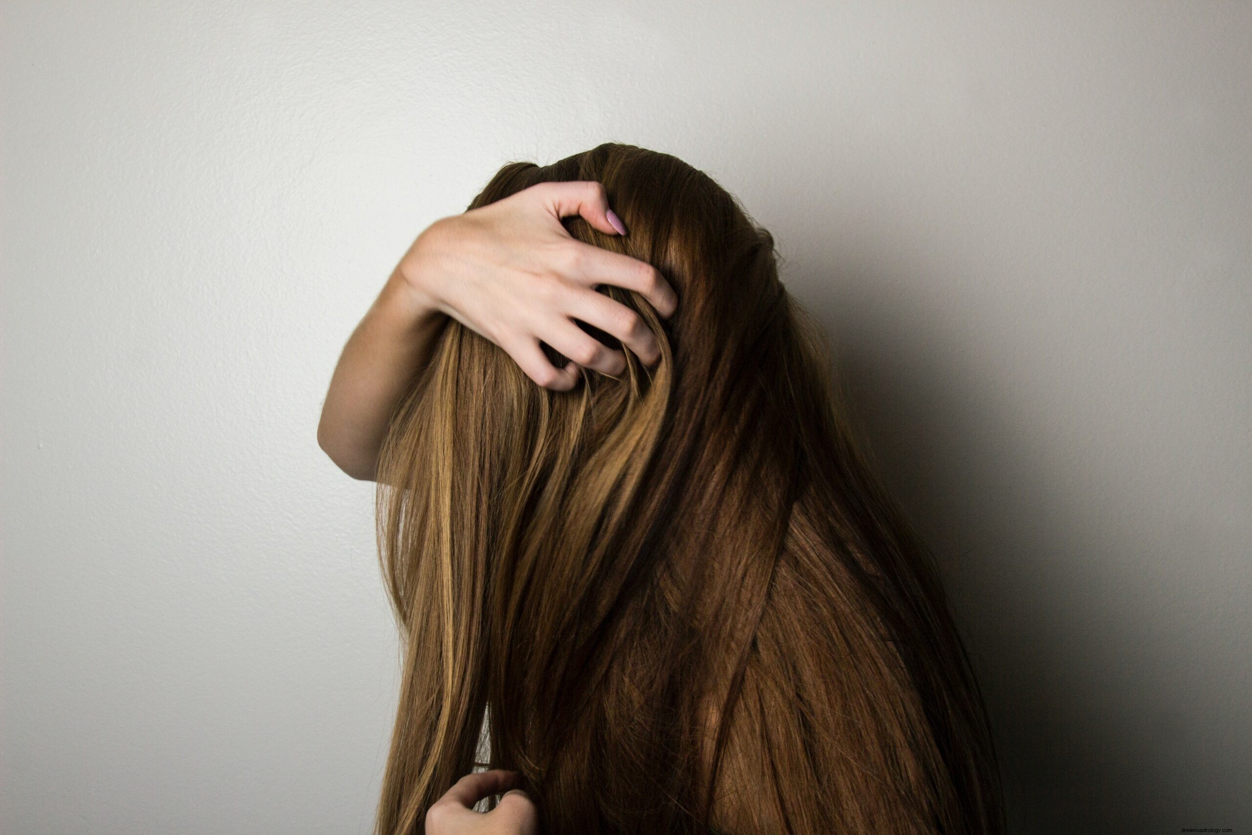 O significado e a interpretação da perda de cabelo em um sonho