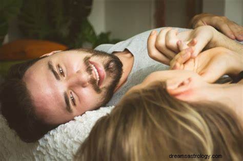 Droom over met iemand in bed liggen:betekenis van beddroom