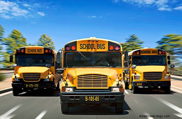 Význam snu školního autobusu:Vidět starou školu ve snu