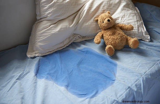 排尿とおねしょの夢：ベッドでおしっこをする夢 