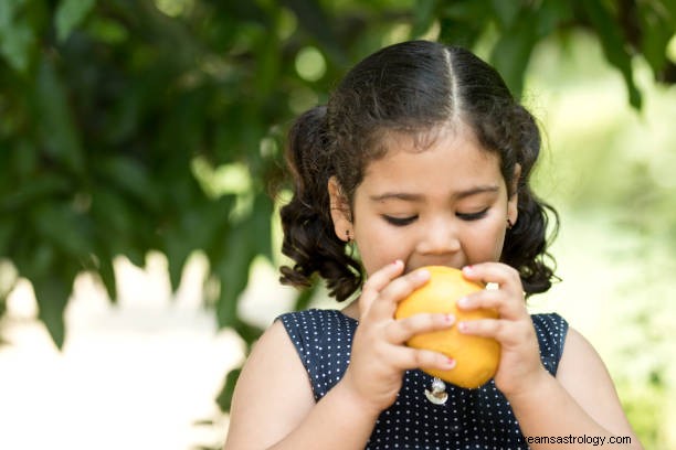 Widząc mango we śnie Znaczenie | Jedzenie lub skubanie mango 2022