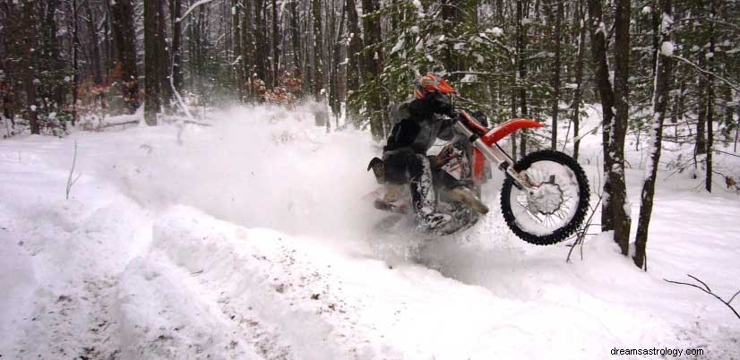 Driving Two Wheeler in Dream Betydelse:Riding Motorcycle-Bike