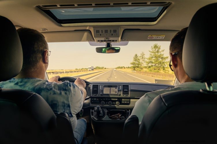 Droom over passagier zijn in een auto:betekenis en symboliek