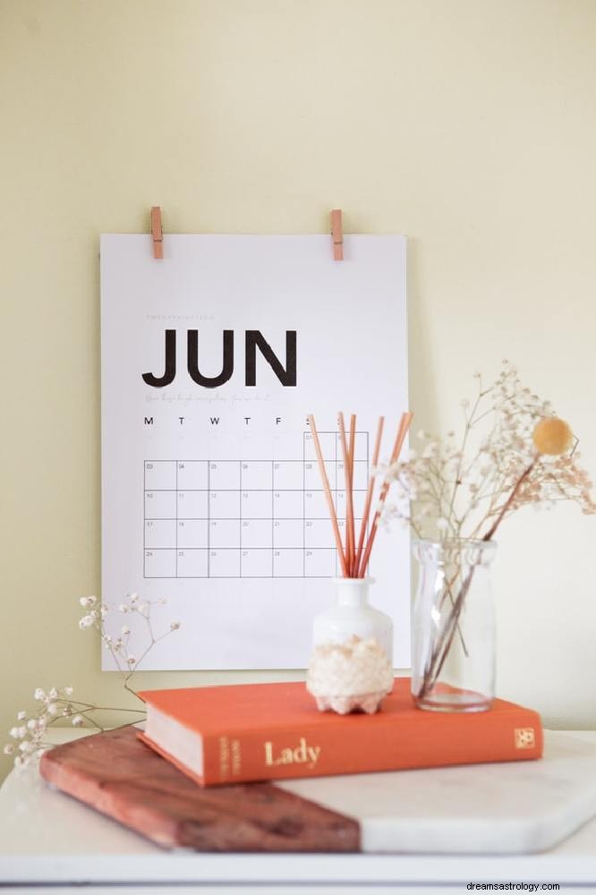 Juni 2022:Hva betyr det å drømme om juni måned?