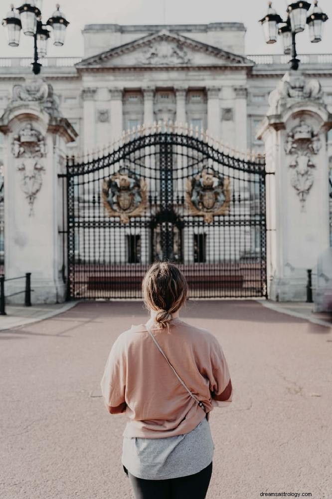 Jubilé de platine de la reine :que signifie rêver d un palais ?