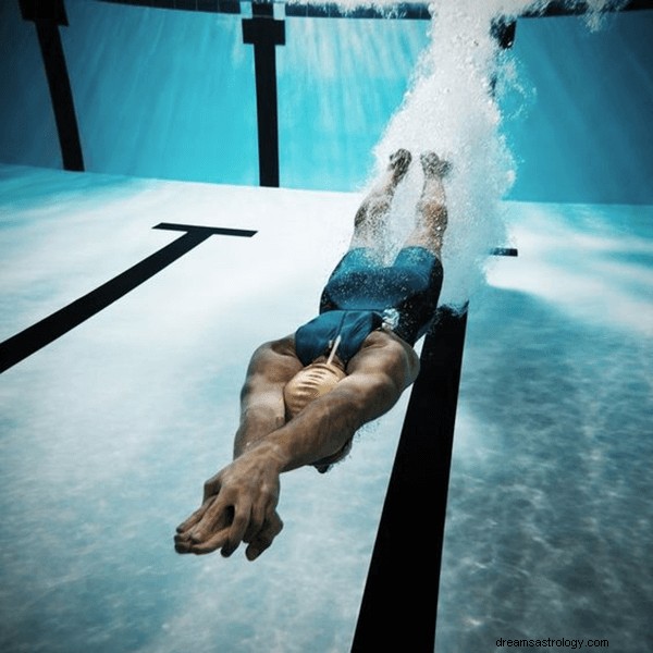 Drømmer om svømming:hva betyr og symbolikk