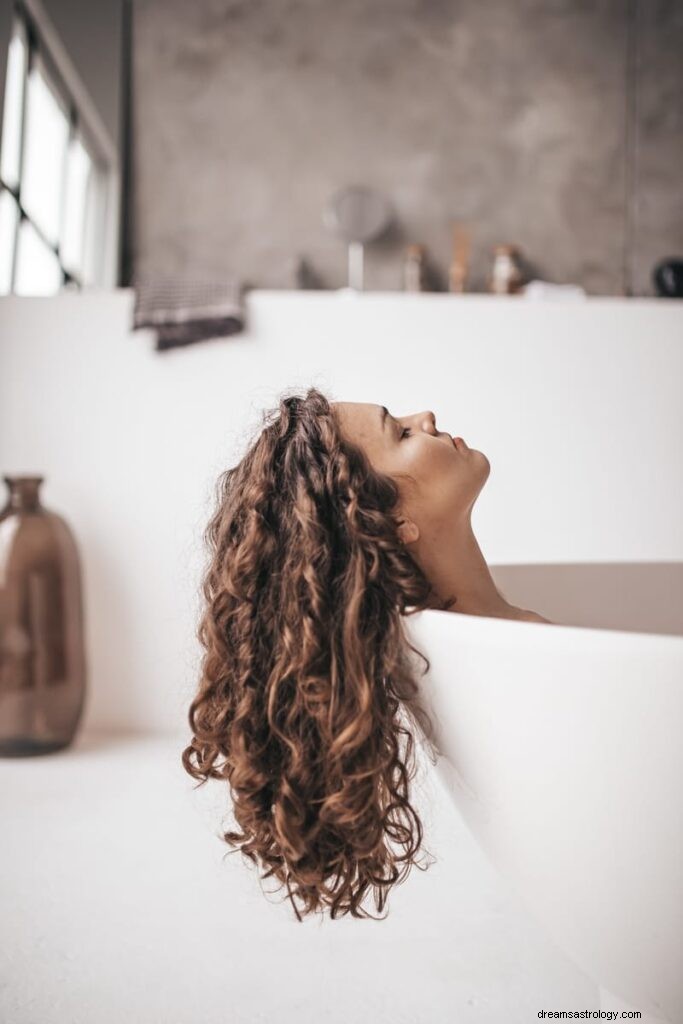 11 significados espirituales del cabello en los sueños:¿es buena suerte?
