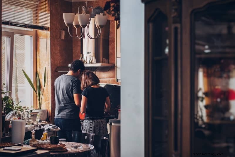 Terugkerende dromen over een huis met veel kamers:15 betekenissen