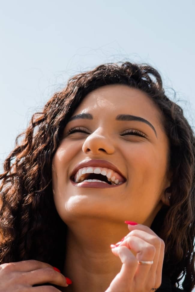 Sueño con caída de dientes:7 significados espirituales (todos los dientes se caen)