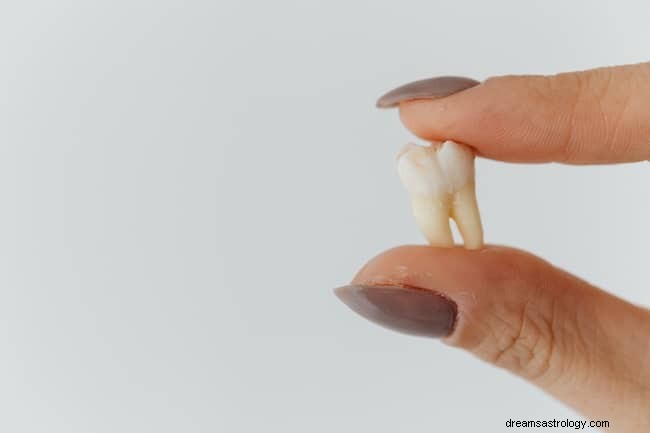 Sen vypadnutí zubů:7 duchovních významů (padnoucí všechny zuby)