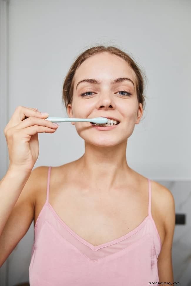 Sueño con caída de dientes:7 significados espirituales (todos los dientes se caen)