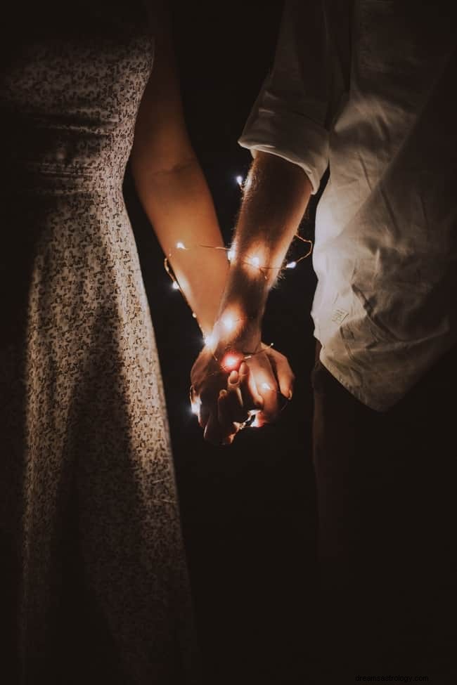 ¿Por qué sigo soñando con mi ex? 8 significados espirituales