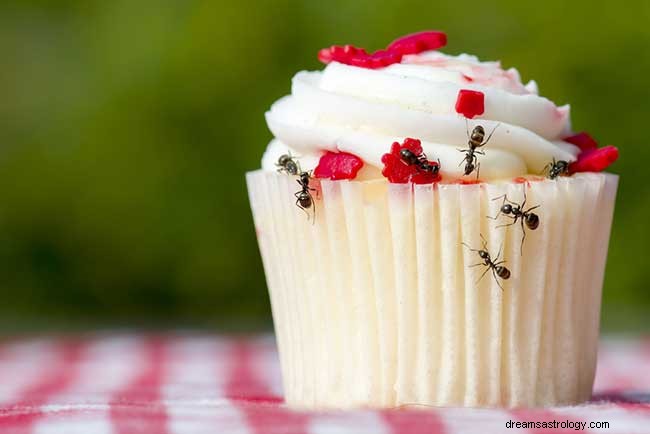 Sen o mrówkach – symboliczne znaczenie i interpretacje
