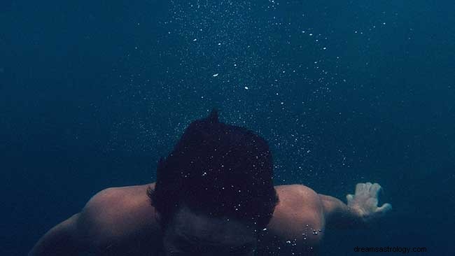 Water en een duik nemen:waarom droom ik van zwembaden