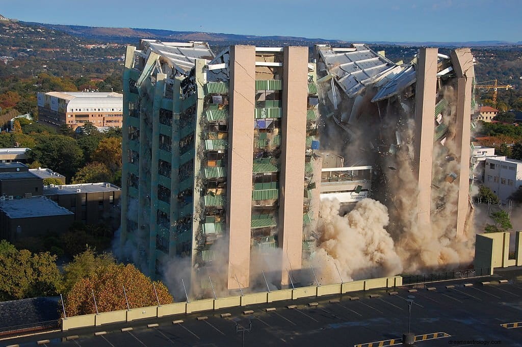 Wat betekent een droom over instortend gebouw? Alles wat u moet weten