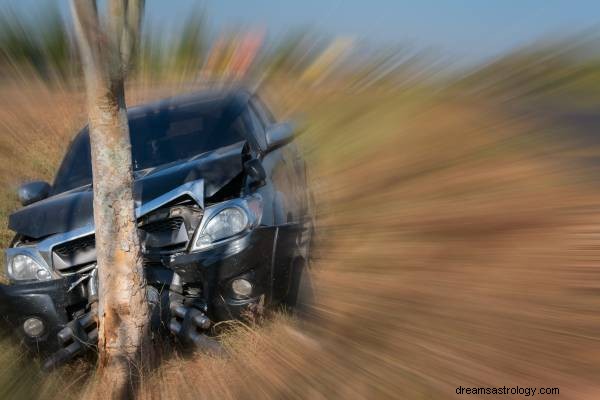 Droom over auto die tegen een boom aanrijdt, wat betekent dat