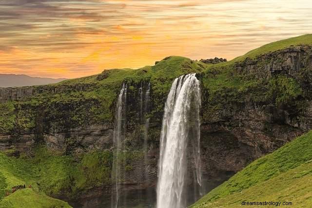 Interpretatie van een droom over een waterval