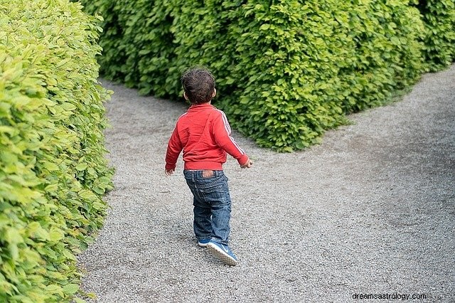 Träume davon, dich zu verlaufen – was bedeutet das?