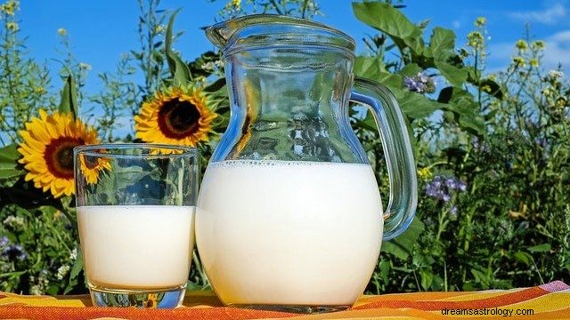 Snění o mléce – výklad a význam