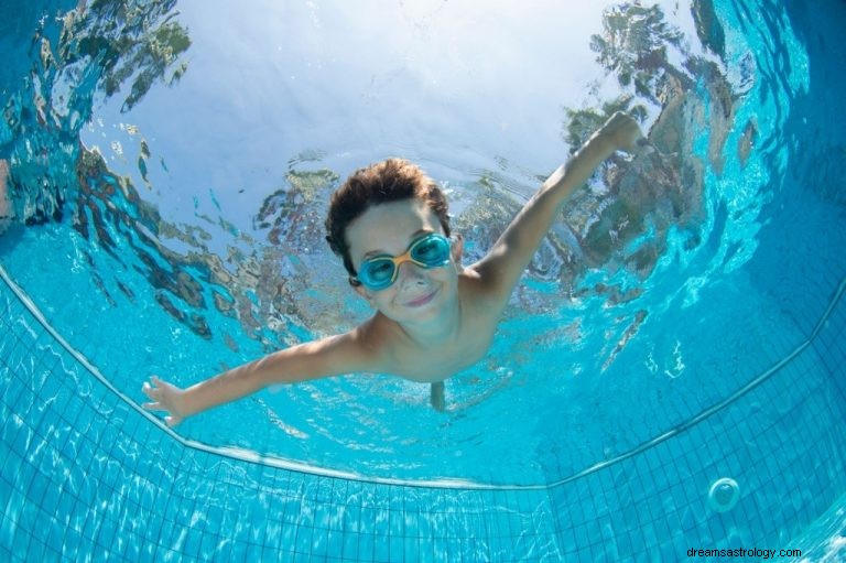 Swimmingpool – drømmebetydning og symbolik