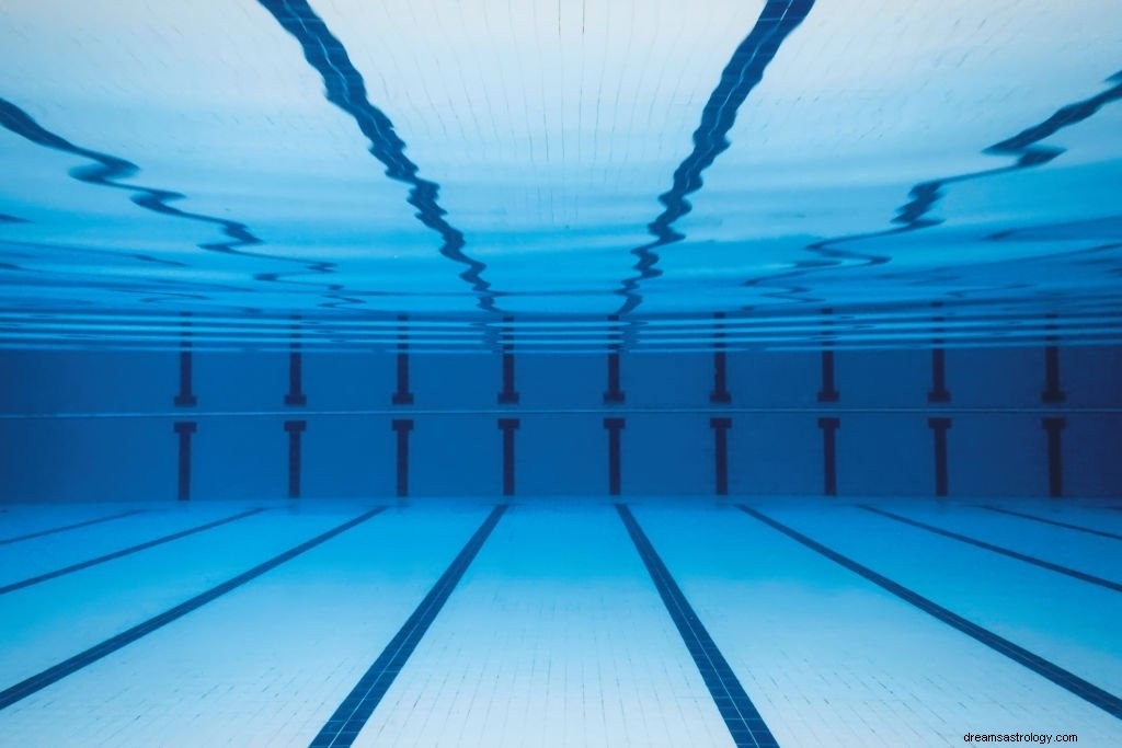 Zwembad – Betekenis en symboliek van dromen