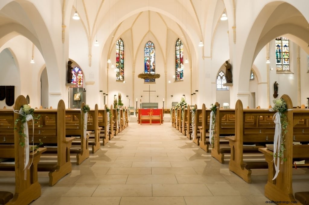 Kirche – Bedeutung und Symbolik von Träumen