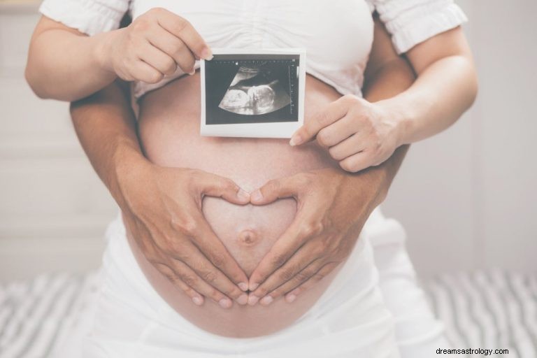 Graviditet – drømmebetydning og symbolikk