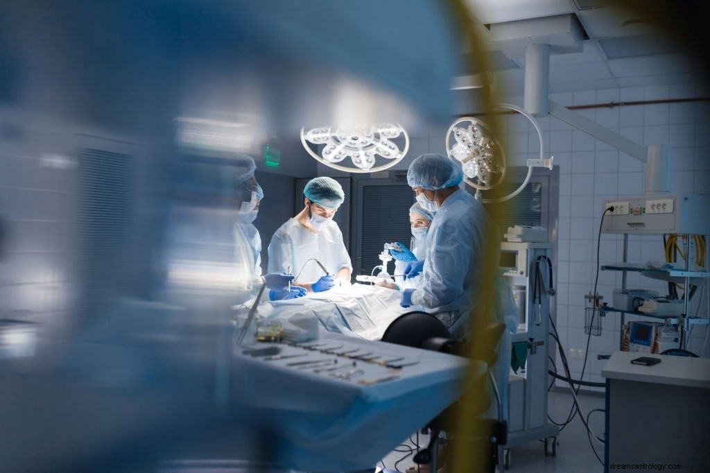 Kirurgi – drømmebetydning og symbolik