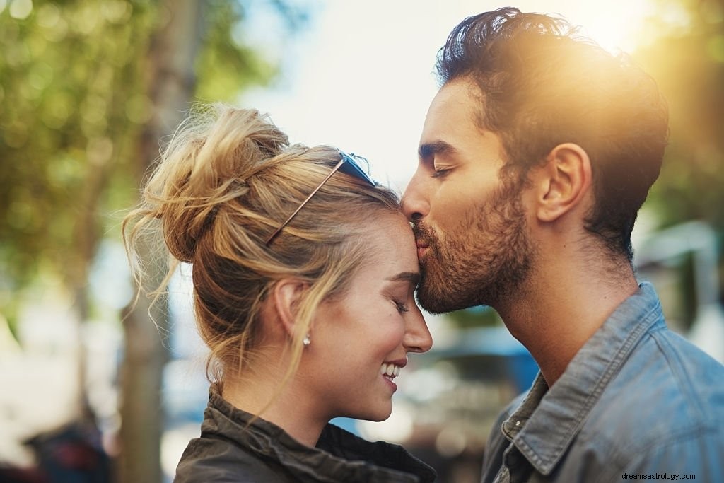Ciuman – Arti Mimpi dan Simbolisme