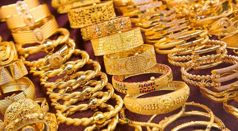 Złota biżuteria – znaczenie i symbolika snu