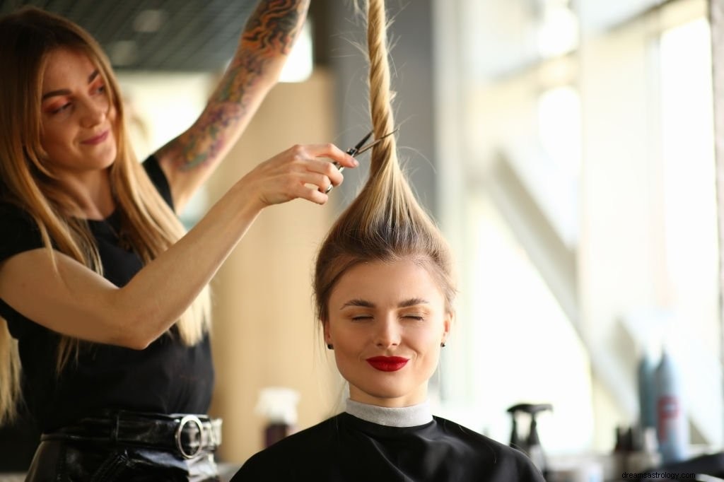 Cheveux courts - Signification et symbolisme des rêves