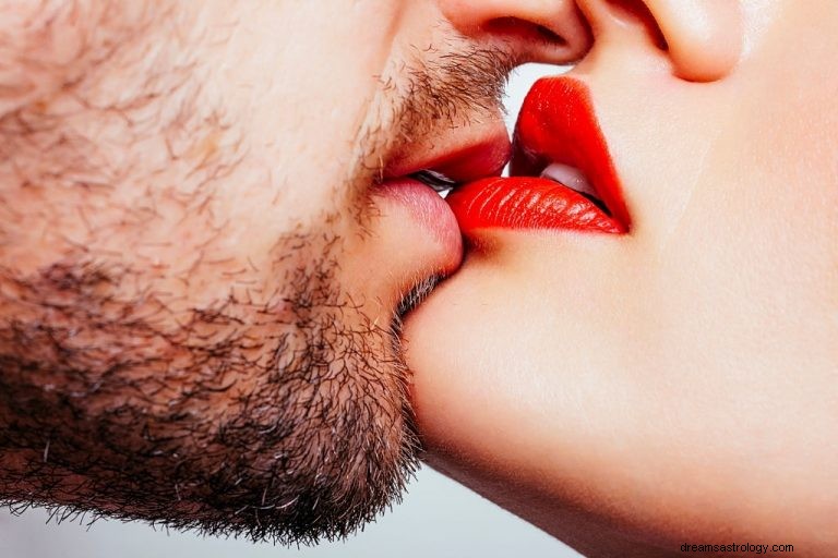 Kuss auf die Lippen – Bedeutung und Symbolik von Träumen