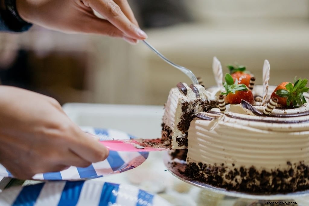 Gâteau – Signification et symbolisme des rêves