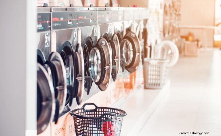 Wäsche waschen – Bedeutung und Symbolik von Träumen