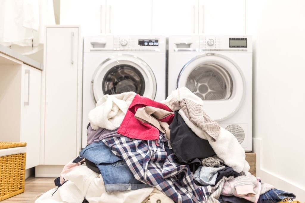 Vaske tøj – drømmebetydning og symbolik