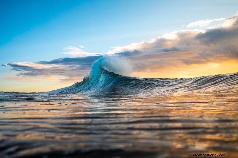 Welle – Bedeutung und Symbolik von Träumen