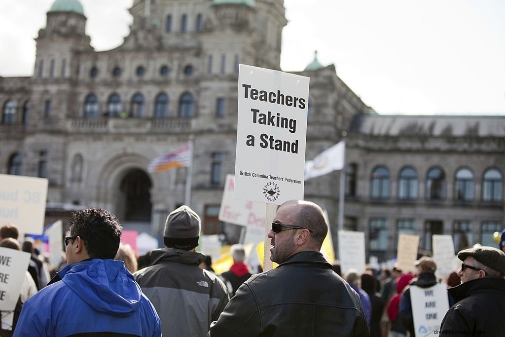 Streik – Bedeutung und Symbolik von Träumen