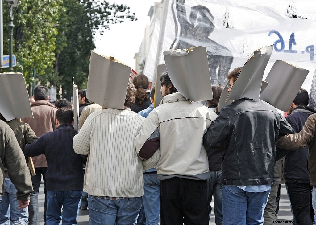 Strike – Droombetekenis en symboliek