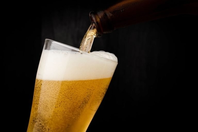 Cerveja – Significado e simbolismo dos sonhos
