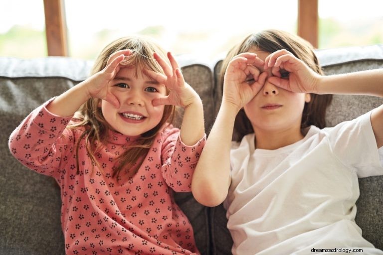 Schwester – Bedeutung und Symbolik von Träumen