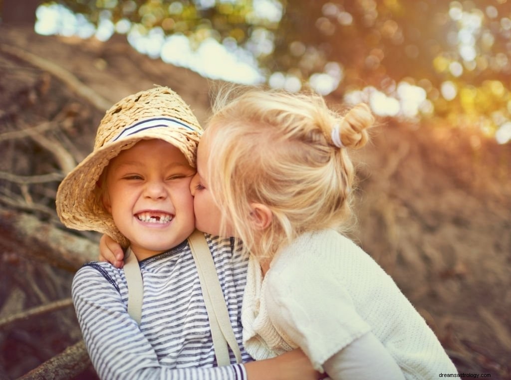 Schwester – Bedeutung und Symbolik von Träumen