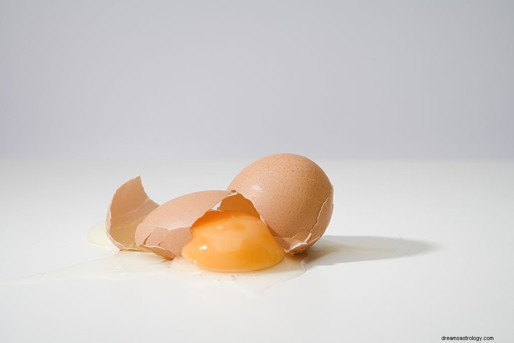 Złamane jajko – znaczenie i symbolika snu