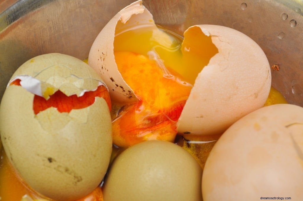 Złamane jajko – znaczenie i symbolika snu