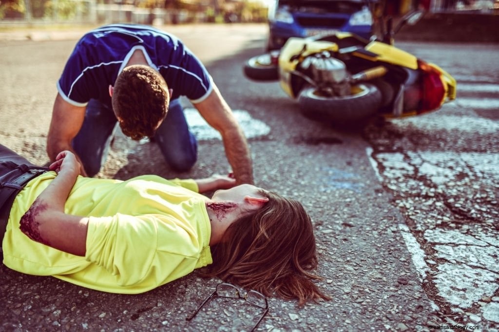 Nehoda na motocyklu – význam snu a symbolika