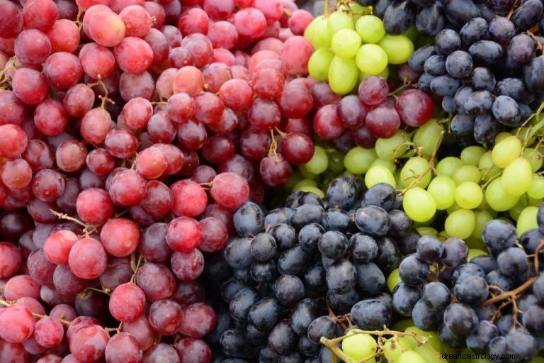 Uvas – Significado y simbolismo de los sueños