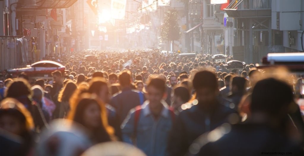 Άγνωστα άτομα – Νόημα και συμβολισμός ονείρου