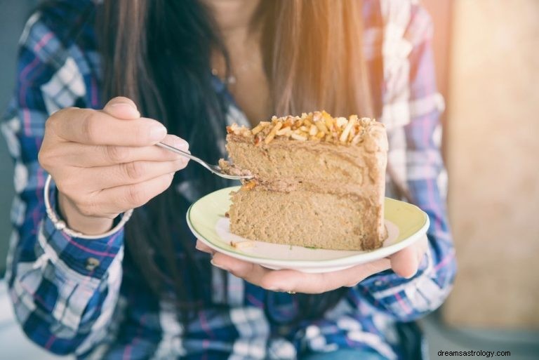 Comer bolo – significado e simbolismo dos sonhos