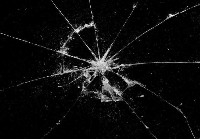 Krossat glas – drömmening och symbolik
